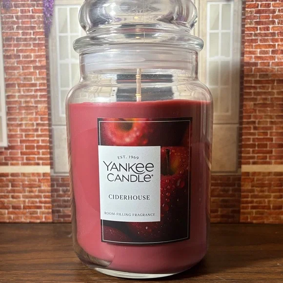 Yankee Candle Ciderhouse Large Jar - Picture 2 of 6